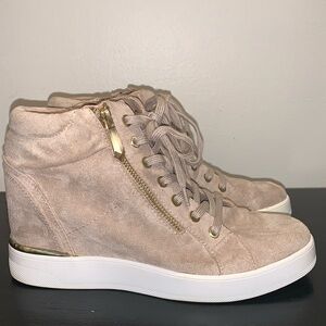 ALDO Women's Ailannah Sneaker. Size 9.  Vegan Leather.